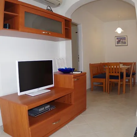 Quaint In With Garden شقة بولا
