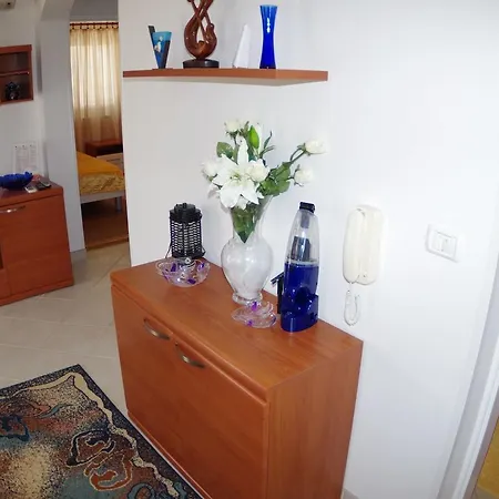Quaint In With Garden * بولا