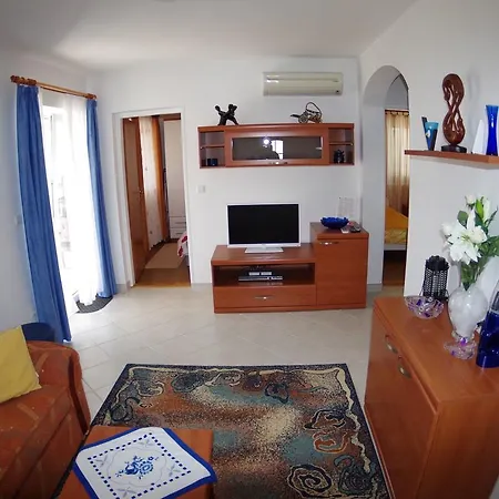 شقة Quaint In With Garden