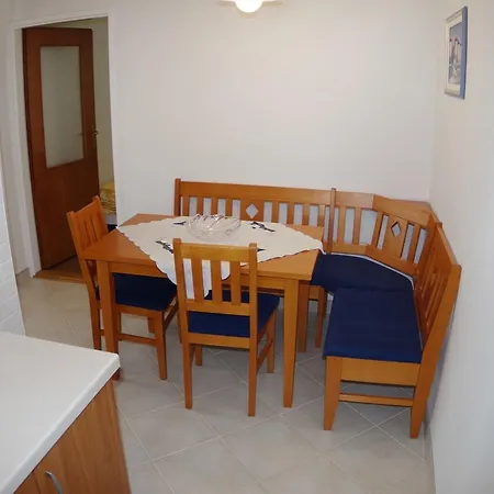 Quaint In With Garden بولا
