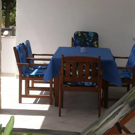 Quaint In With Garden * بولا