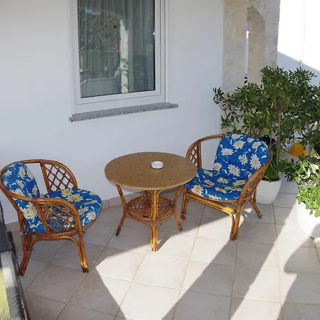 شقة Quaint In With Garden