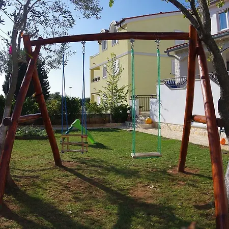 Quaint In With Garden شقة بولا