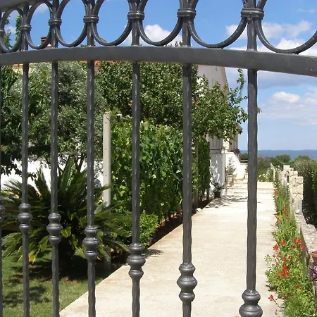 Quaint In With Garden شقة
