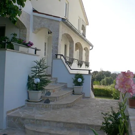 شقة Quaint In With Garden *